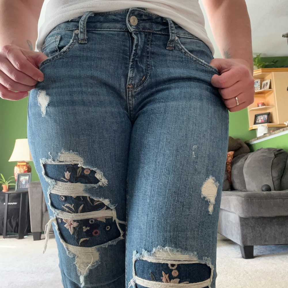 Silver Jeans Avery Slim with Embroidered Patches